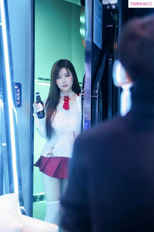 [XiuRen]高清写真图 2025.06.26 No.10470 小肉肉咪 红色短裙